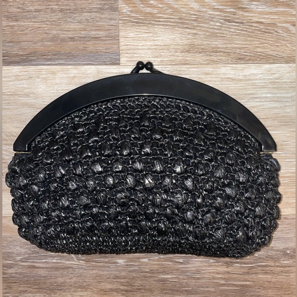 Vintage wicker black rounded black trim clasp clutch - Picture 3 of 3